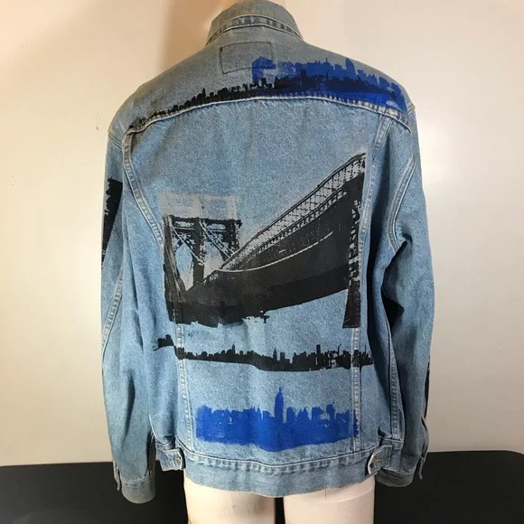 Calvin Klein Men's Light wash Trucker Denim Jacket Never worn like New! - Picture 3 of 10